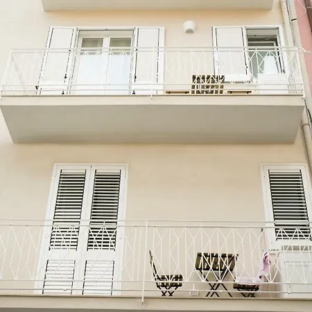 Gasthuis Ludovica Giardini-Naxos